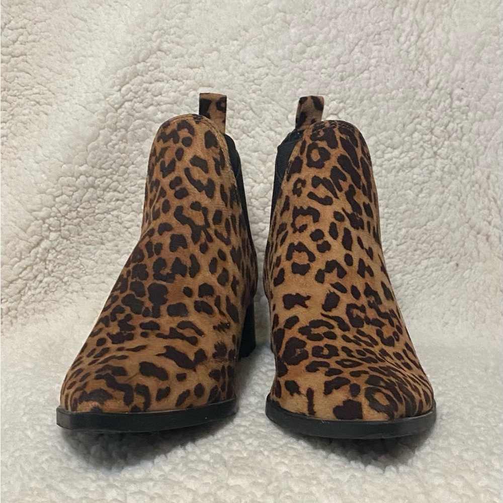 Leopard pointed toe elastic side ankle boots - Picture 6 of 11